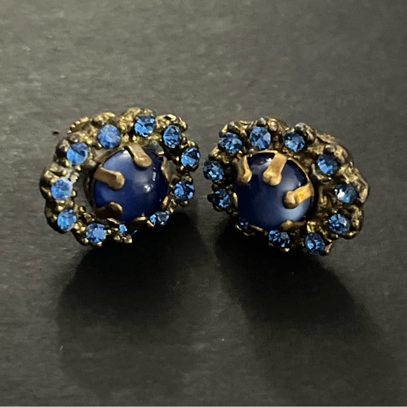 🔥🔥Gorgeous Vintage Blue Rhinestone Screw Back Earrings🔥🔥 - Picture 2 of 5